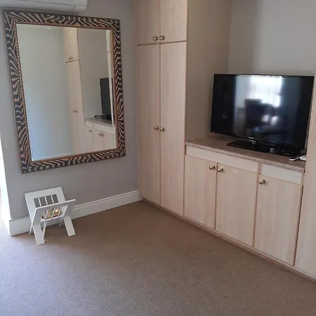 Hill Street Manor Guest house *